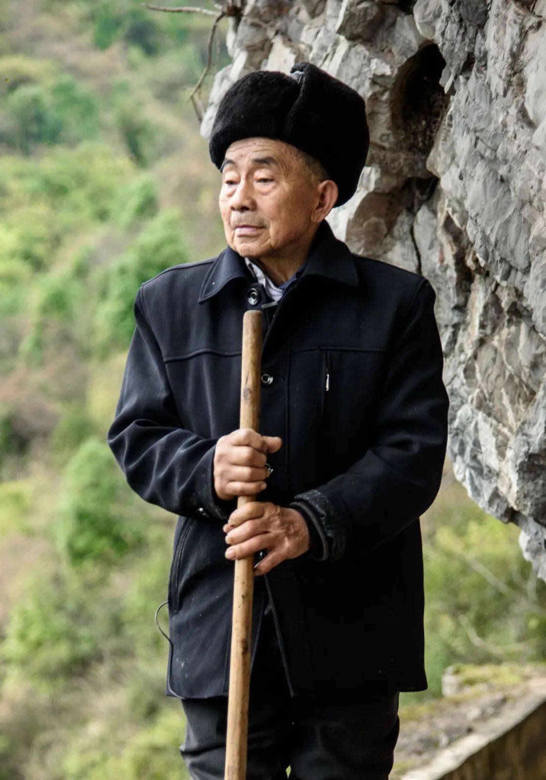 1959年11月入党,贵州遵义人,贵州省遵义市播州区平正仡佬族乡原草王坝