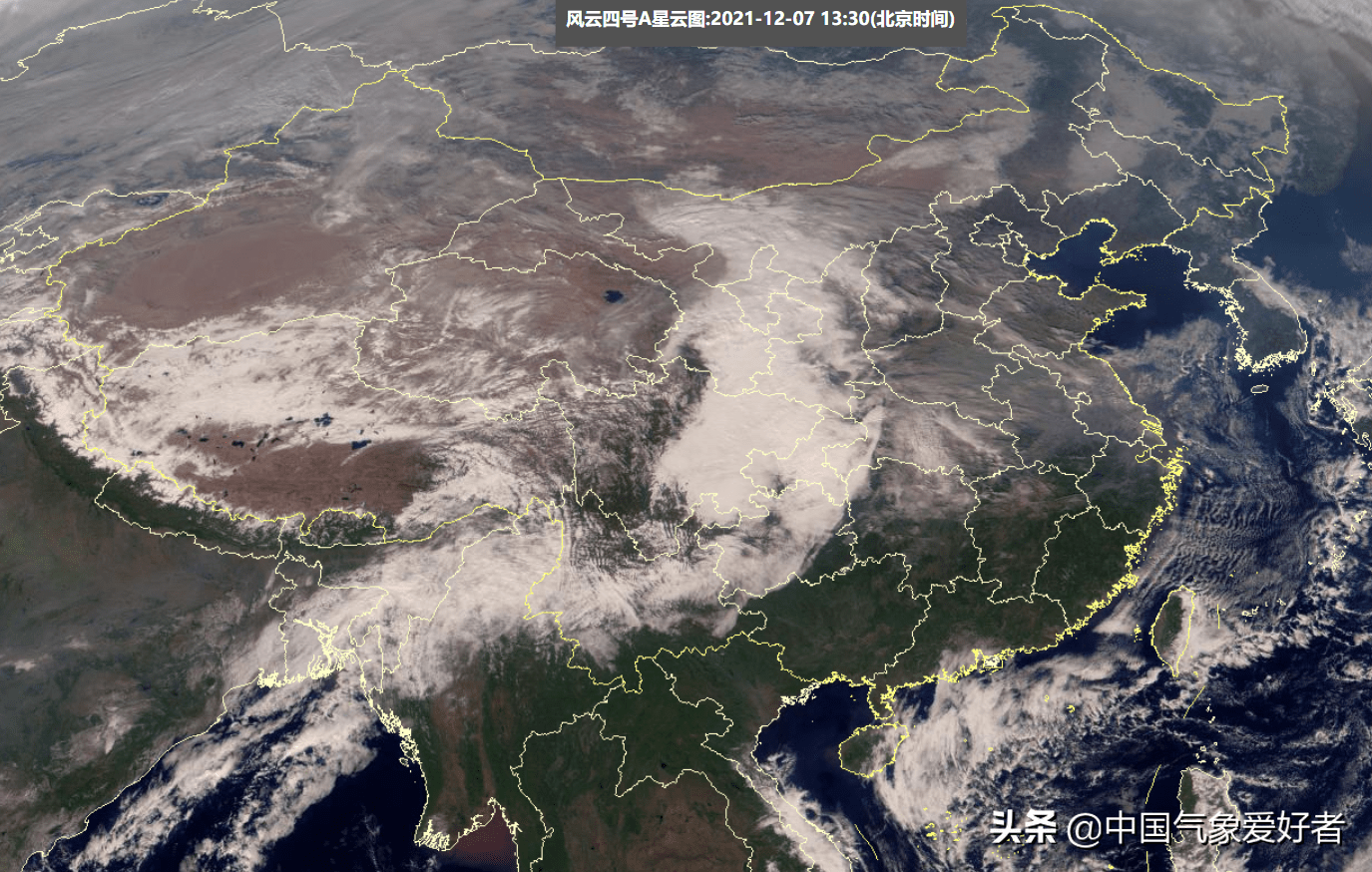 今天我國中西部地區,大範圍的降水雲系從雲貴高原經過四川盆地延伸到