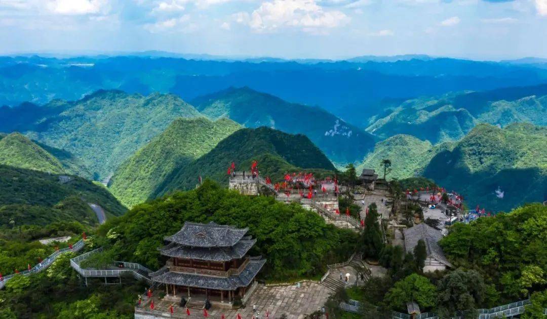 旅游产业化——娄山关西风台 (胡攀学 摄)文化事业从数量追求转向品质