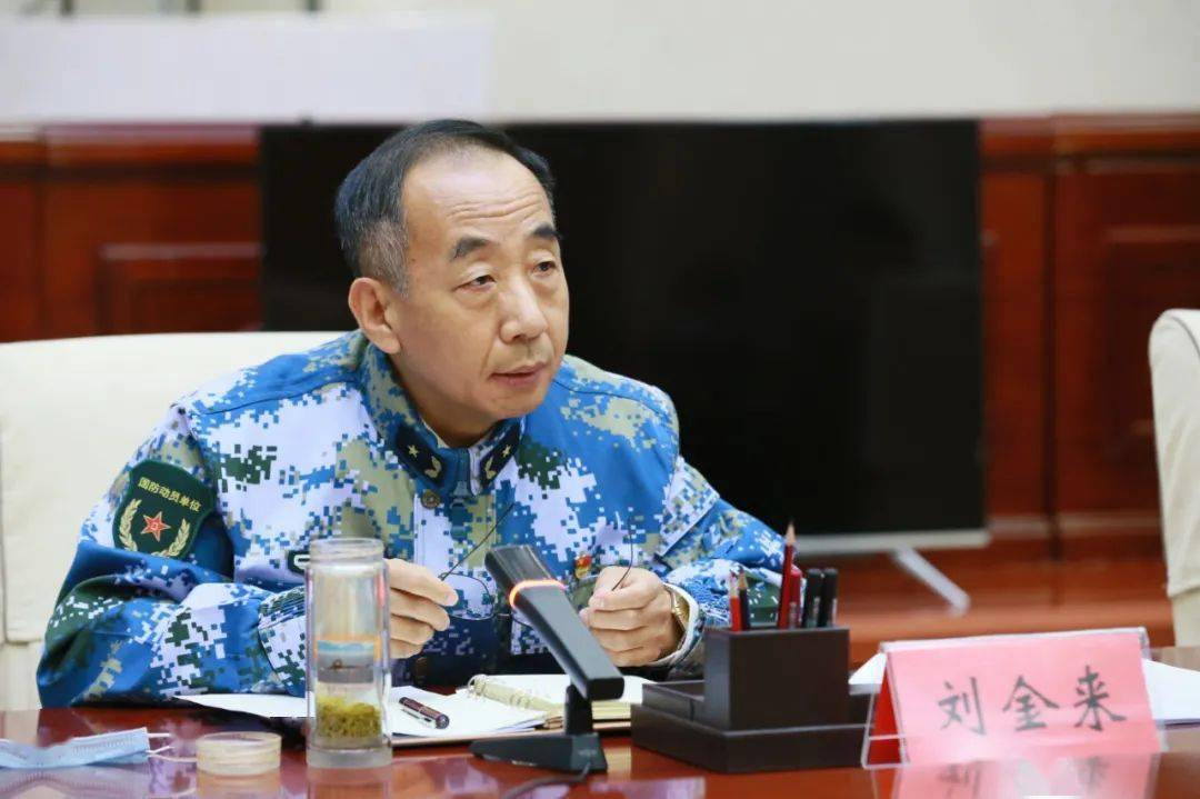 河南省军区少将政委徐元鸿主持召开联系民兵连工作座谈会