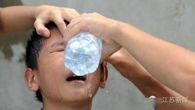 笔帽|吓人！厦门一小伙挨了朋友一拳，这东西竟“藏”在眼球里1个月……