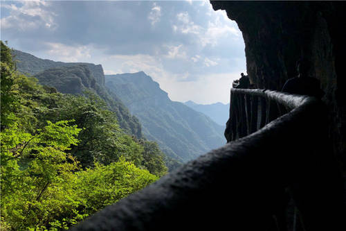 金秋时节"寻仙问道"巴蜀四大名山之金佛山