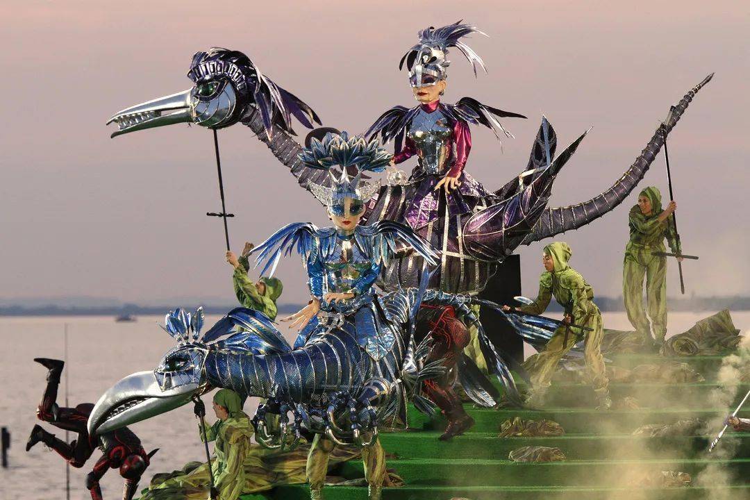 主创团队导演:大卫·庞特尼舞台设计:约翰·恩格斯灯光设计:法布雷斯