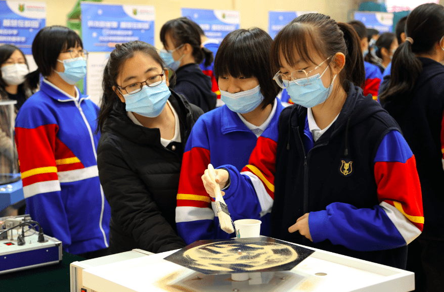 物理|北京航空航天大学“格物人才共育基地”落户五中