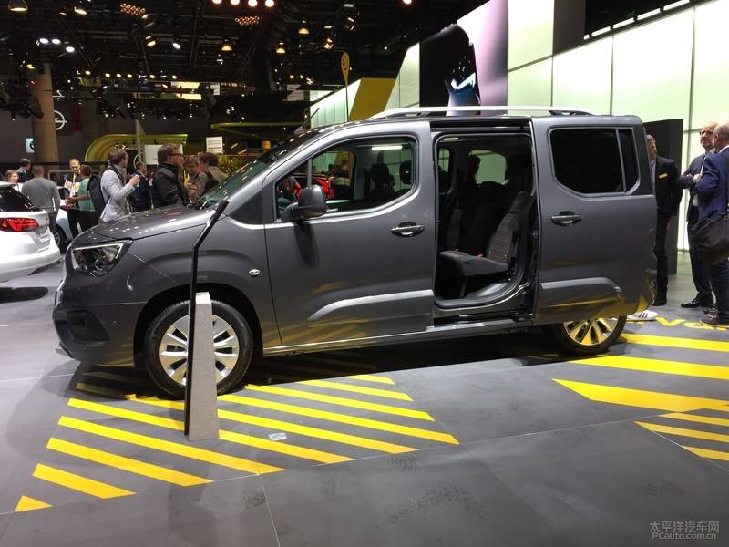 是主打家用的一款mpv车型,但是该车的设计让人看上去更像是一款面包车
