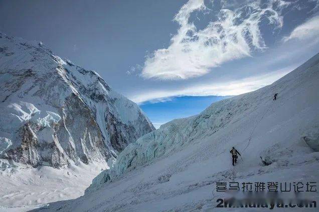 珠穆朗玛峰怎么爬上去要经过哪里 01f237892e6a45e69fbc04634e599438.jpeg