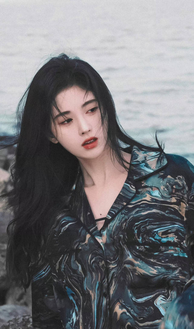 鞠婧祎氛围感大片来袭,黑丝搭配衬衫,美得性感又高级_效果_黑色_丝袜