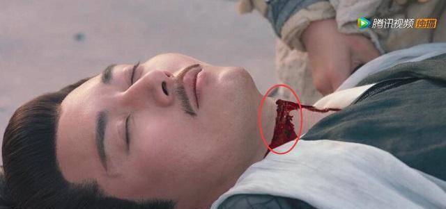 此时,我们可以看到,他抹脖子的时候,脖子上的伤口是这样子的,其实在
