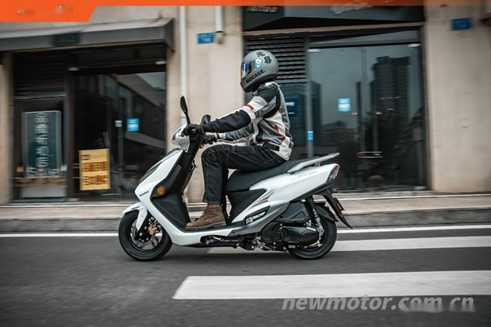 据说这是万元内的都市型踏板典范豪爵ucr125