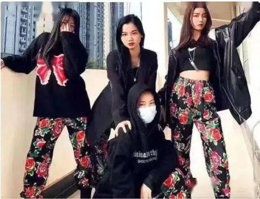 无论你是谁 都逃不过穿秋裤 粉紫色
