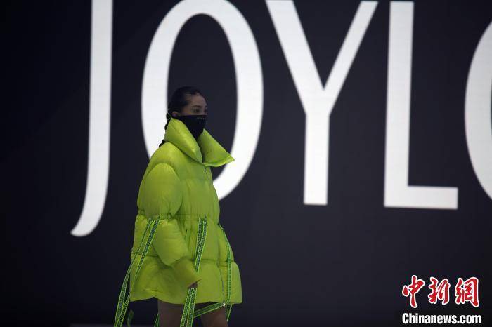 服装 2021青岛时装周启幕 聚焦中韩服装设计新潮流