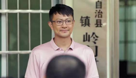 印小天那些日子演绎驻村书记黄海军