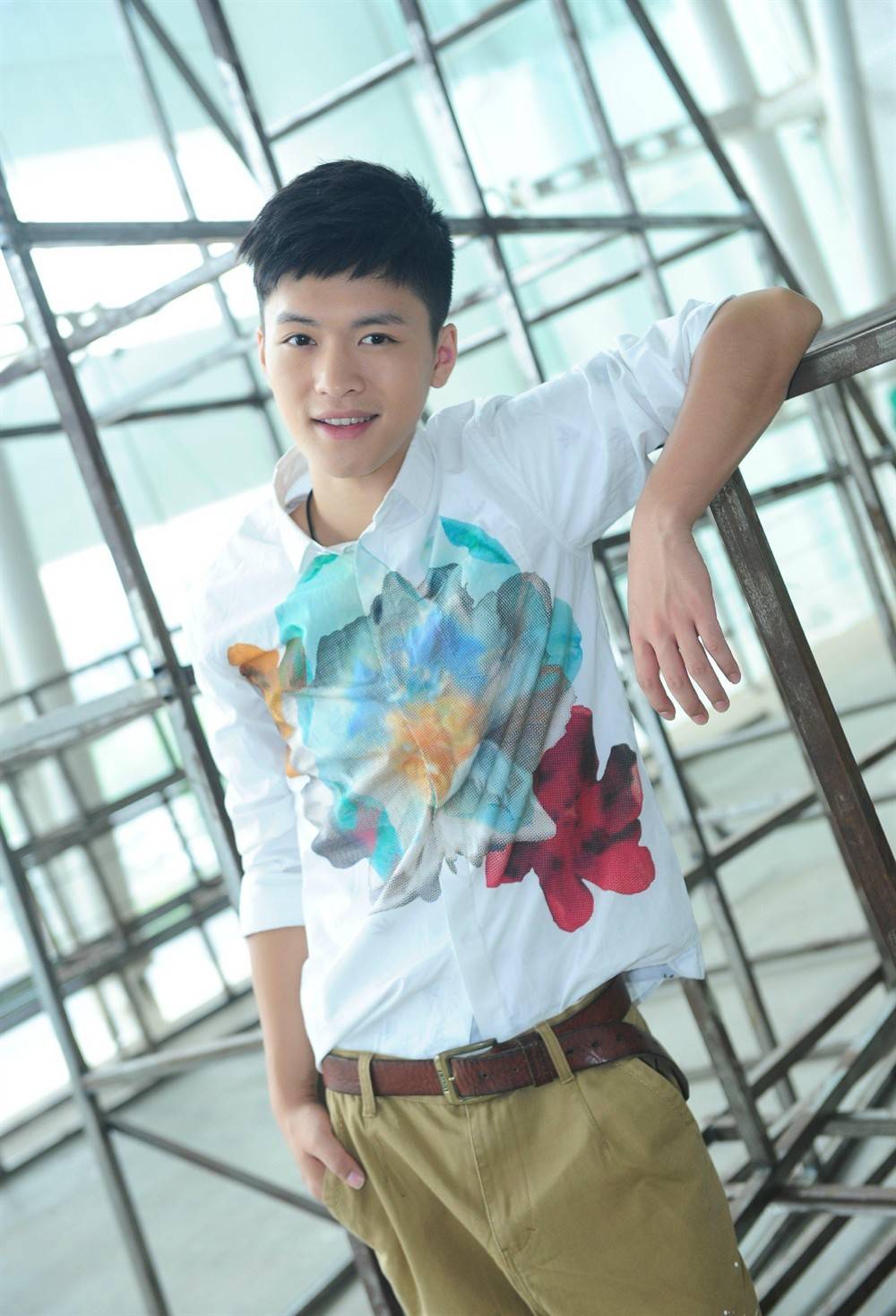 宁桓宇离婚后晒照为自己庆生2句话给粉丝报平安单身也要坚强