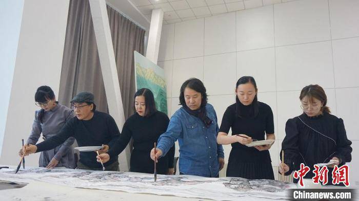 冬奥|“百名画家绘冬奥”走进呼和浩特 当地画家共绘《亮丽北疆，助力冬奥》
