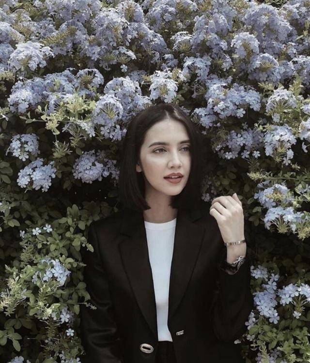 saralegge出生在英国的她毕业于著名的abac大学,平时很喜欢在ins上