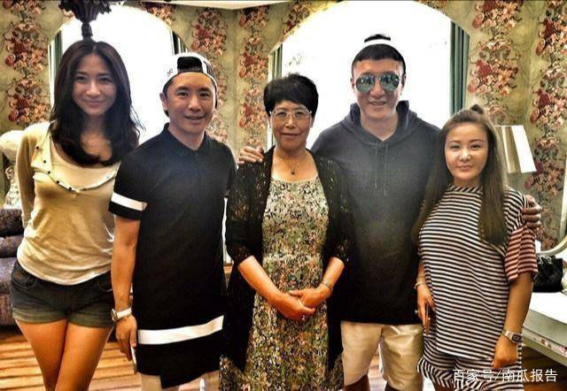 他是东方斯卡拉老板,孙红雷小沈阳的挚友,被称为演艺界全能高手_姜鹏