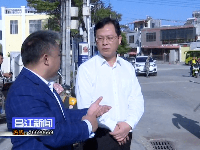 县委书记陈儒茂先后到环岛旅游公路昌江段海尾镇区中心大道征地拆迁