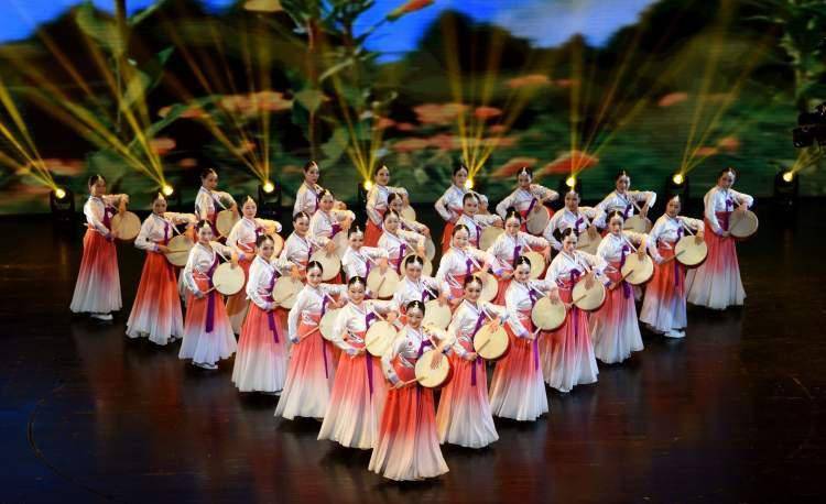 闵行"美阿里"摘冠2021上海"广场大民星"_舞蹈_李花_团队