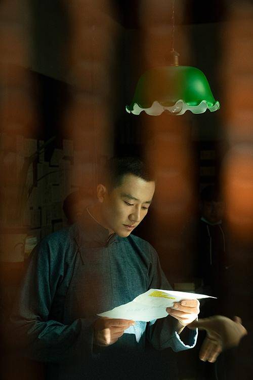 组图:黄轩《1921》新剧照知识分子范儿十足 眼神温柔而坚毅_民国_李达