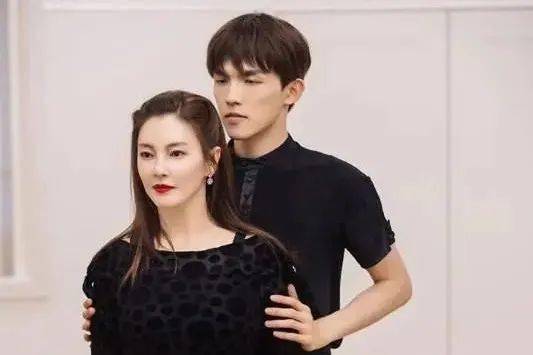 张雨绮|辛芷蕾翟天临分手？邓伦一心想做综艺咖？《某某》耽改迎难开机？张雨绮李柄熹真实关系？罗晋毛晓彤禁止炒cp？