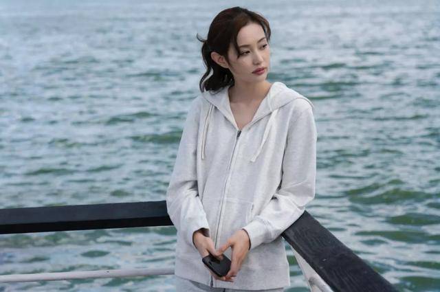 女星陈廷嘉新片野性魅惑海洋馆拥抱男演员(图)？