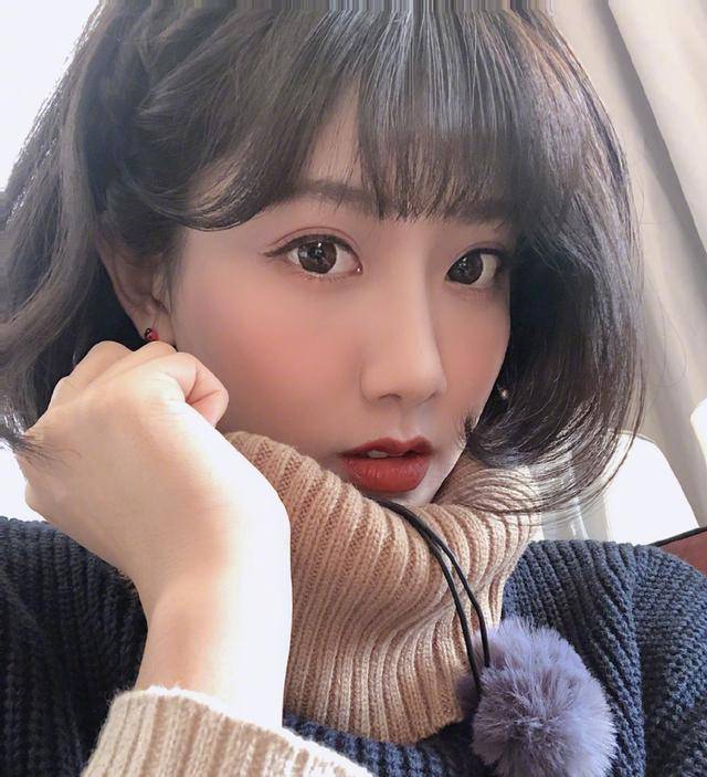 李艺彤洛丽塔美少女可盐可甜的样子想恋爱