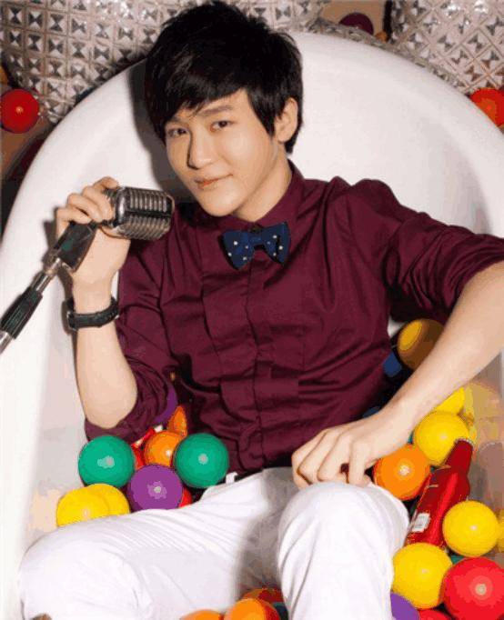 李炜被揍后沦落为十八线歌手和帮唱嘉宾抢女人网友有点秀