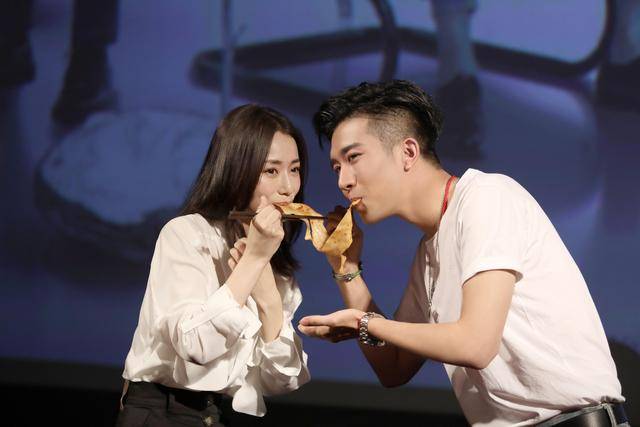 5月23日导演林继东,编剧沈陶然,主演柴碧云,孙绍龙来到了西安与观众