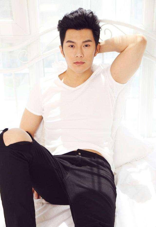 沈泰堪称娱乐圈的女神集装箱杨幂宋茜杨颖曾与他密切合作