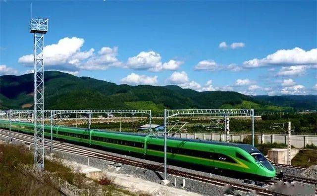 一天一点普洱2323坐上火车去旅行见证普洱的火车时代