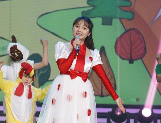 21岁林妙可又发福穿10年前同款被嘲笑本人回应身材争议太心酸