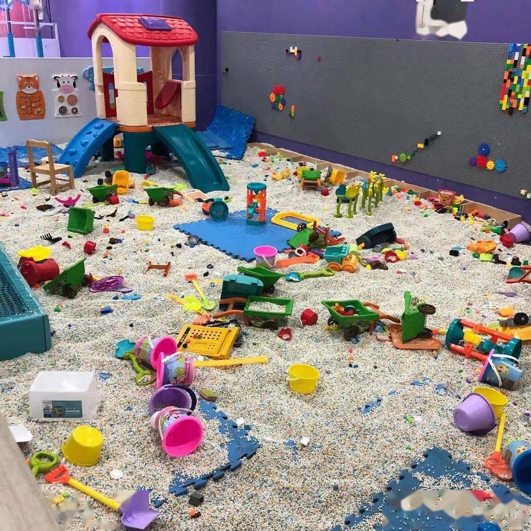 大人进去也都不想出来室内的儿童乐园成为小朋友们的避风港~在这里,小