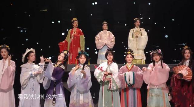 张馨予浪姐2成团夜穿汉服颜值360度无死角现场比精修还美