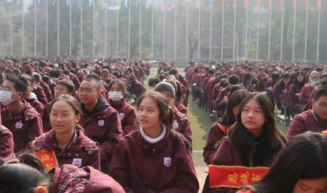 少年有志坚且勤道远不弱求索心恩施市第一中学举行2021年秋季学期期中