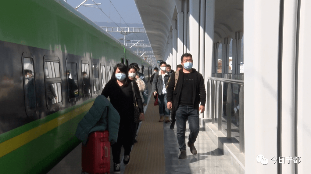 温必莹:我是感受比较深的,我家不在宁都,我是在石城,因为城际快车开了