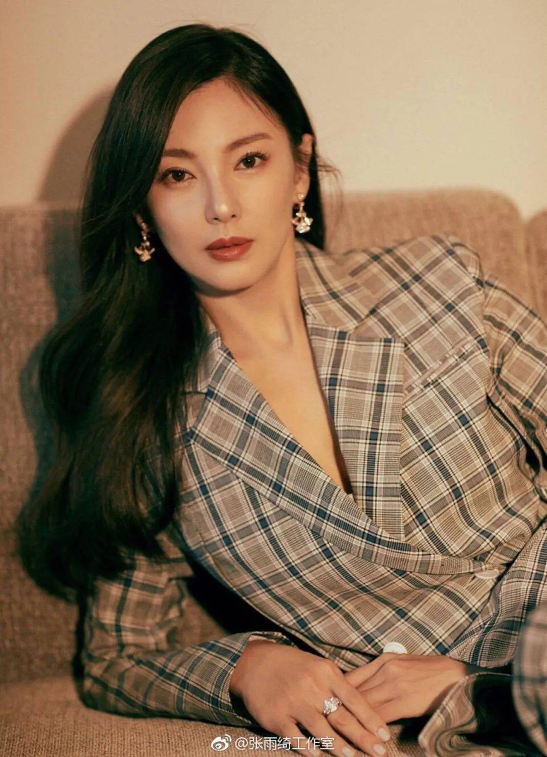 张雨绮|半年两个小奶狗，张雨绮真的是恋爱脑？