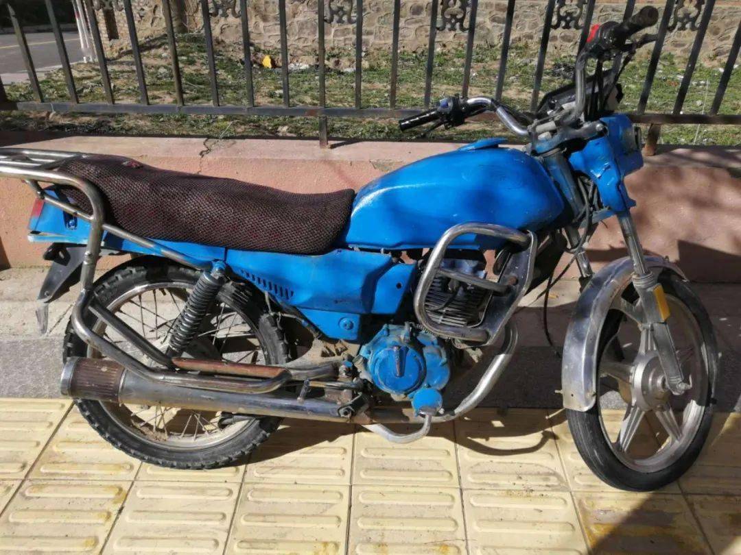 【交通事故原因】摩托车驾车人刘某某驾驶机动车的违法行为违反了