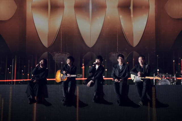 五月天跨年演唱会线上特别版预约破纪录 邀周杰伦周五限定合唱