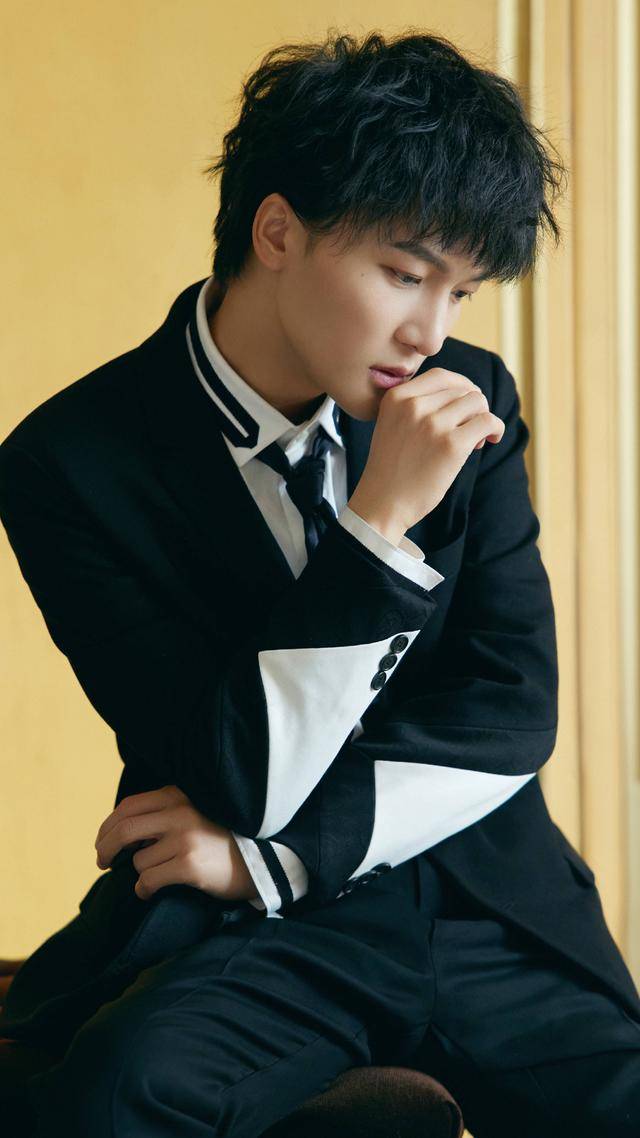 歌手周深,空灵的歌喉,最爱他唱的歌曲《大鱼》_写真照_内地_中国