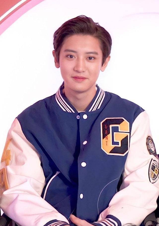 边伯贤逆生长朴灿烈帅气,吴世勋长发靠颜值撑_直播_金钟仁_发型