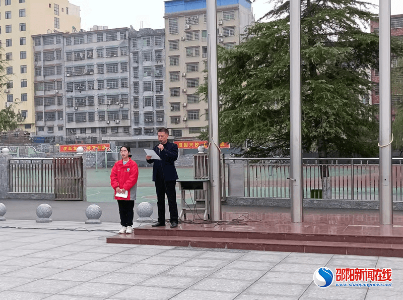 继往开来,永志不忘——隆回县万和实验学校举行南京大屠杀死难者国家