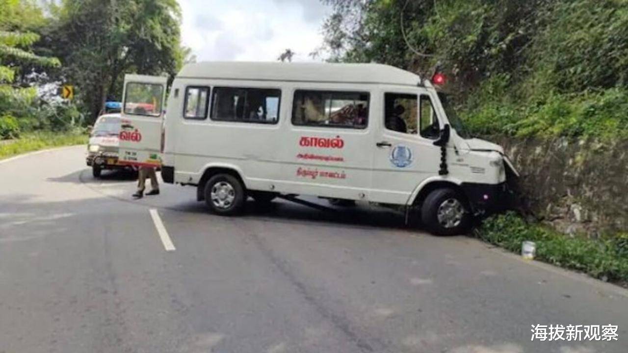 印将军坠机死亡遗体运送车队上演灵车漂移多具棺材被抬出