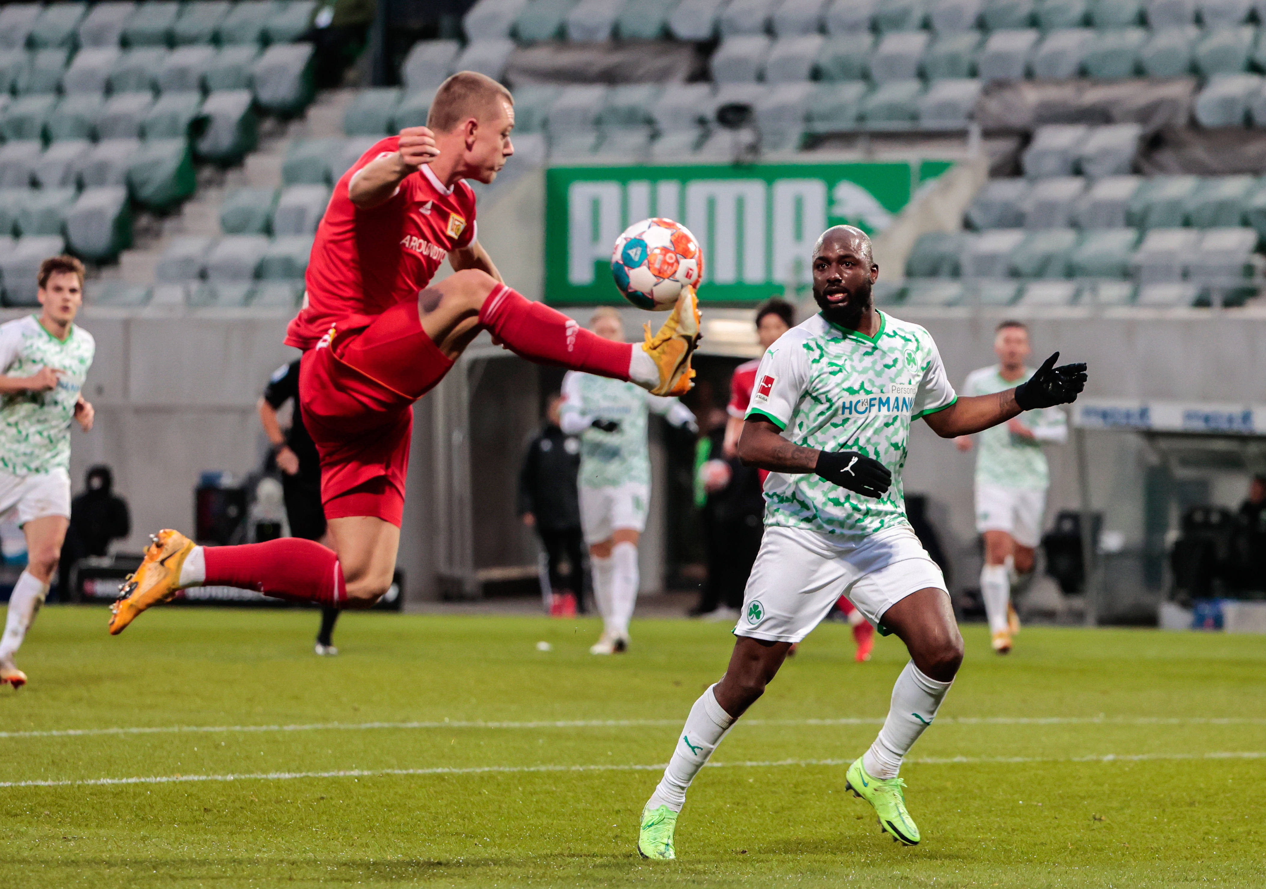 (体育)(7)足球——德甲:柏林联合不敌菲尔特_新华社_菲利普·鲁伊兹