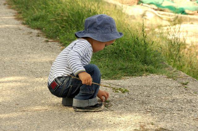 孩子爱乱捡东西怎么办_妈妈_眼睛_宝宝