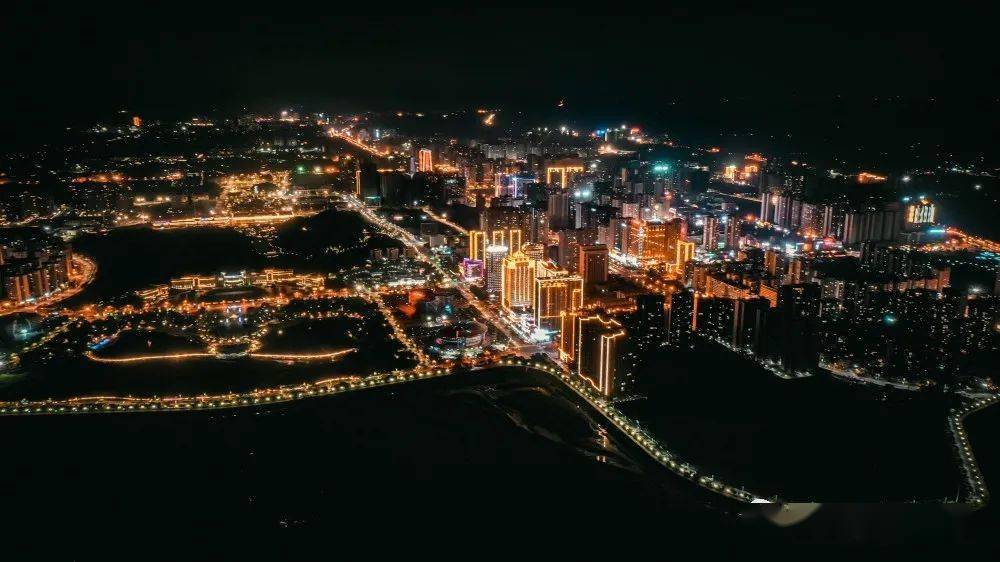 港城魅力多姿多彩霓虹灯五彩缤纷盏盏明灯依次亮起防城港的精彩夜晚