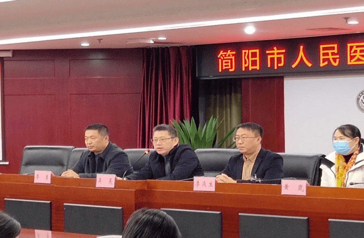 医院在行政6楼会议室举办了普通话推广培训班,简阳市教育局副局长