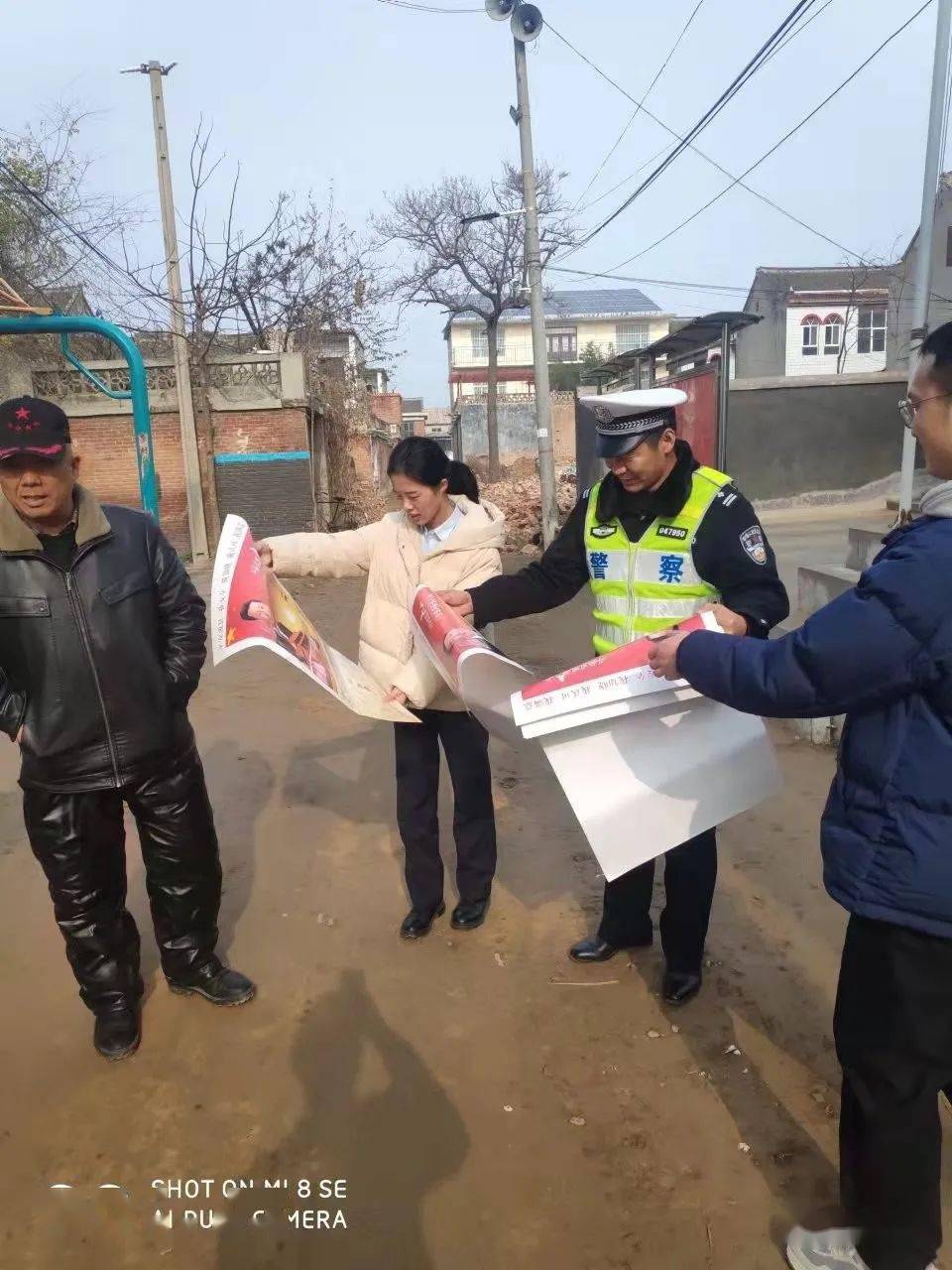 浚县公安:抓紧周末时间开展"四大一送"活动_小河镇_村庄_群众