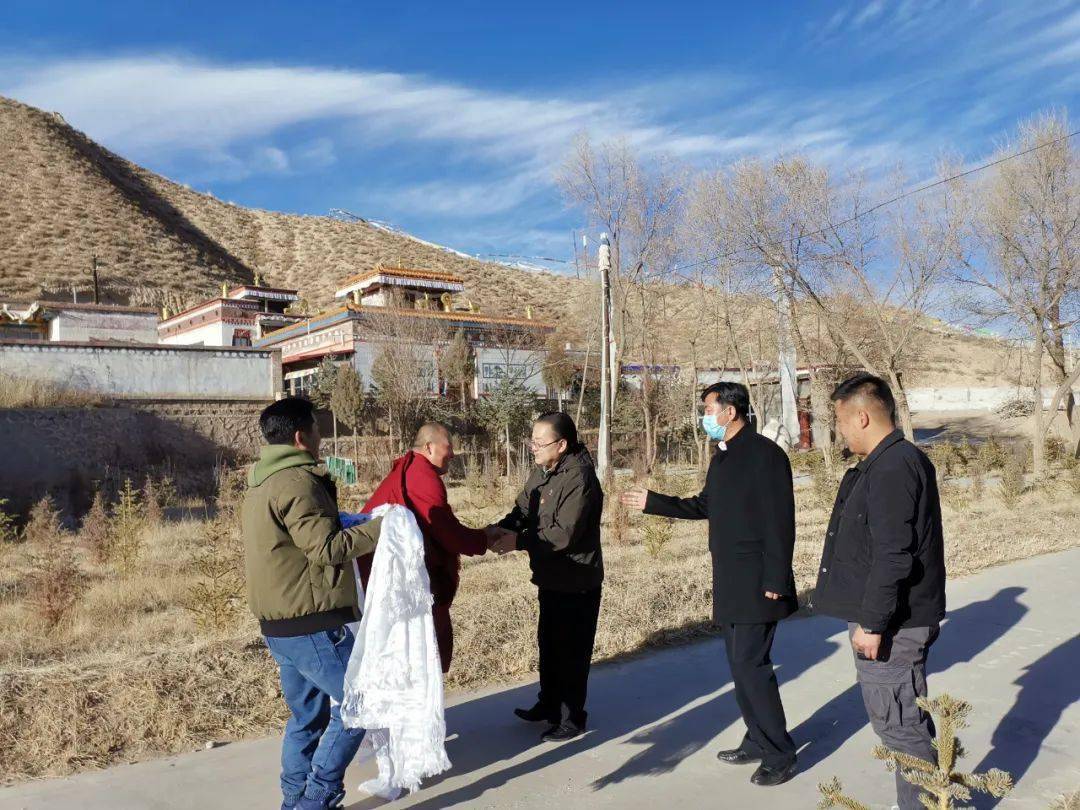 【人大要闻】州人大常委会副主任斯琴夫赴都兰县宣讲党的十九届六中