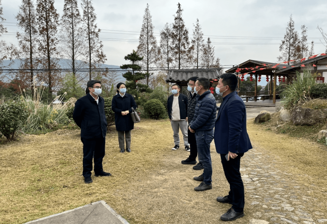 县委常委组织部部长范焕平县人民检察院检察长陆玉珍赴茅洋乡督查疫情