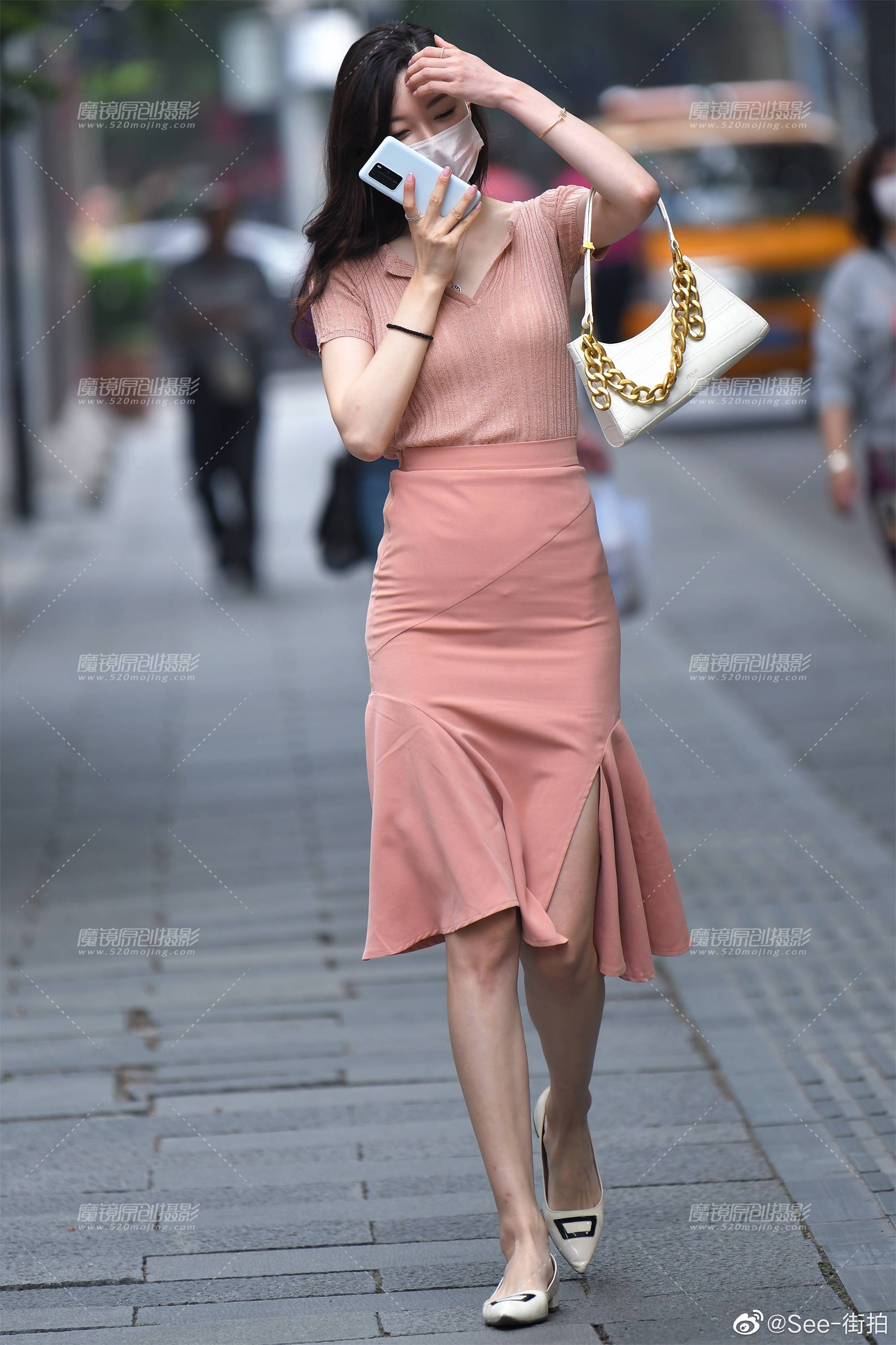 国色天香的粉色系长裙小姐姐